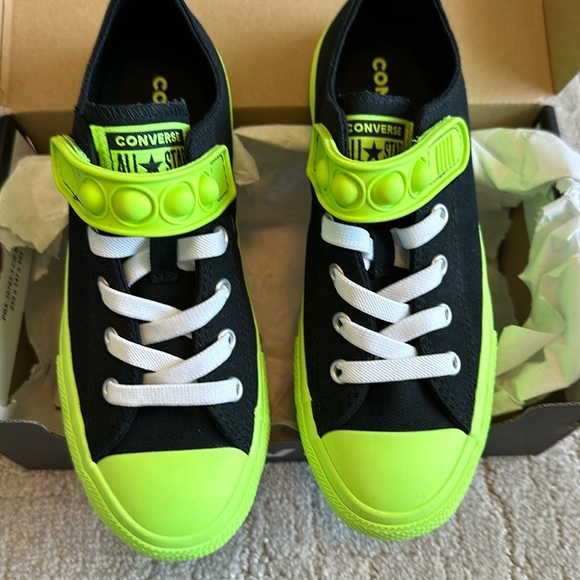 Converse Other - Neon green and black converse chucks with bubble strap